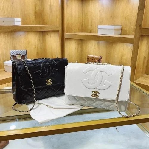 Chanel Classic Flap Quilted Leather Shoulder Bag Black and White