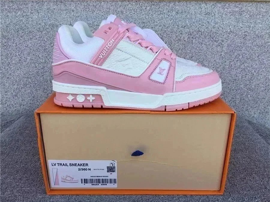 32 32