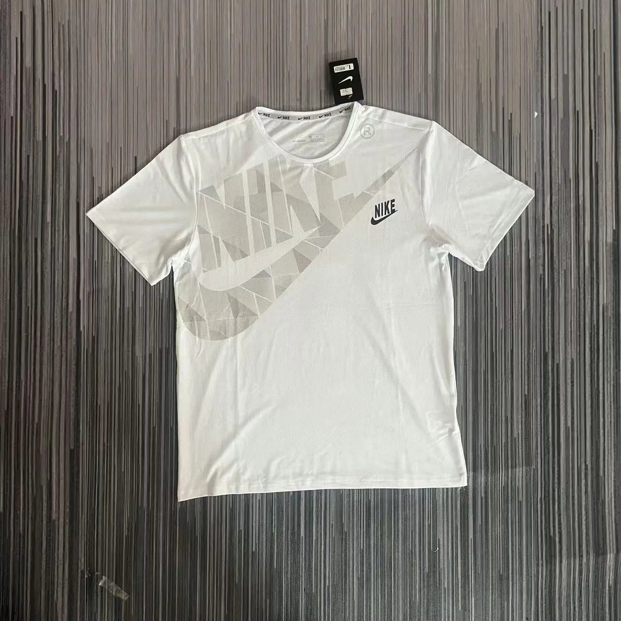 t-shirt/7. t-shirt/7.