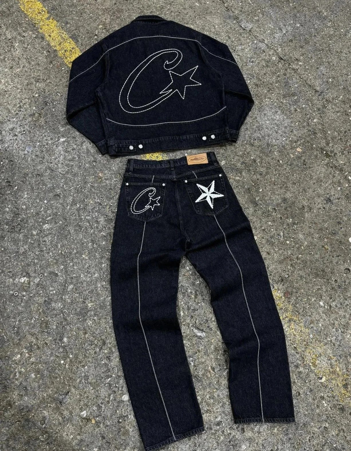 32 32