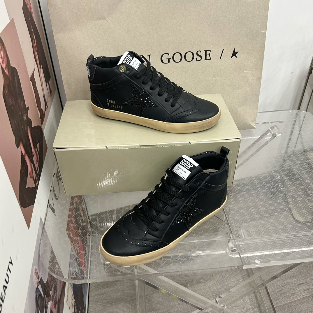 3 3