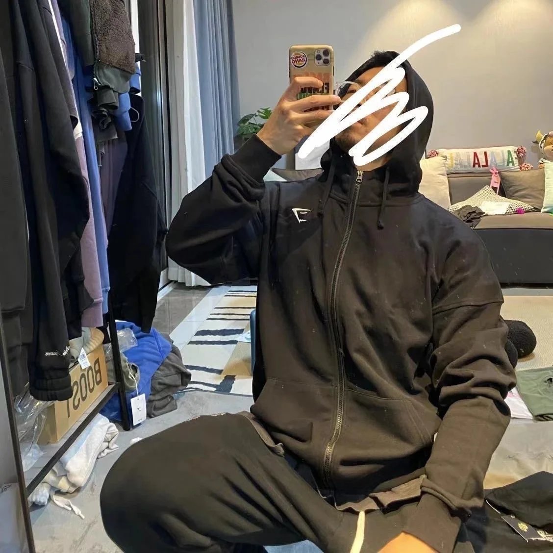 黑色运动卫衣 黑色运动卫衣