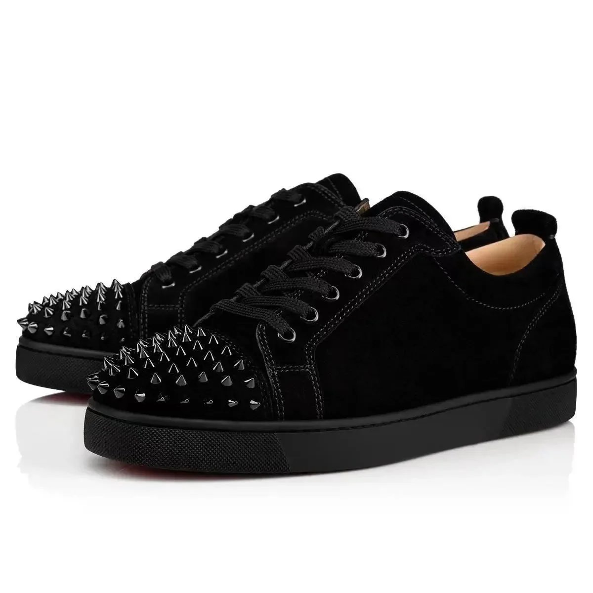 黑色绒面鞋头钉 黑色绒面鞋头钉