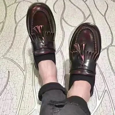 酒红色