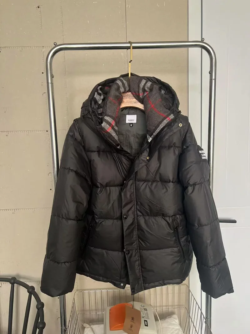 Burberry黑红领口 袖子可拆卸