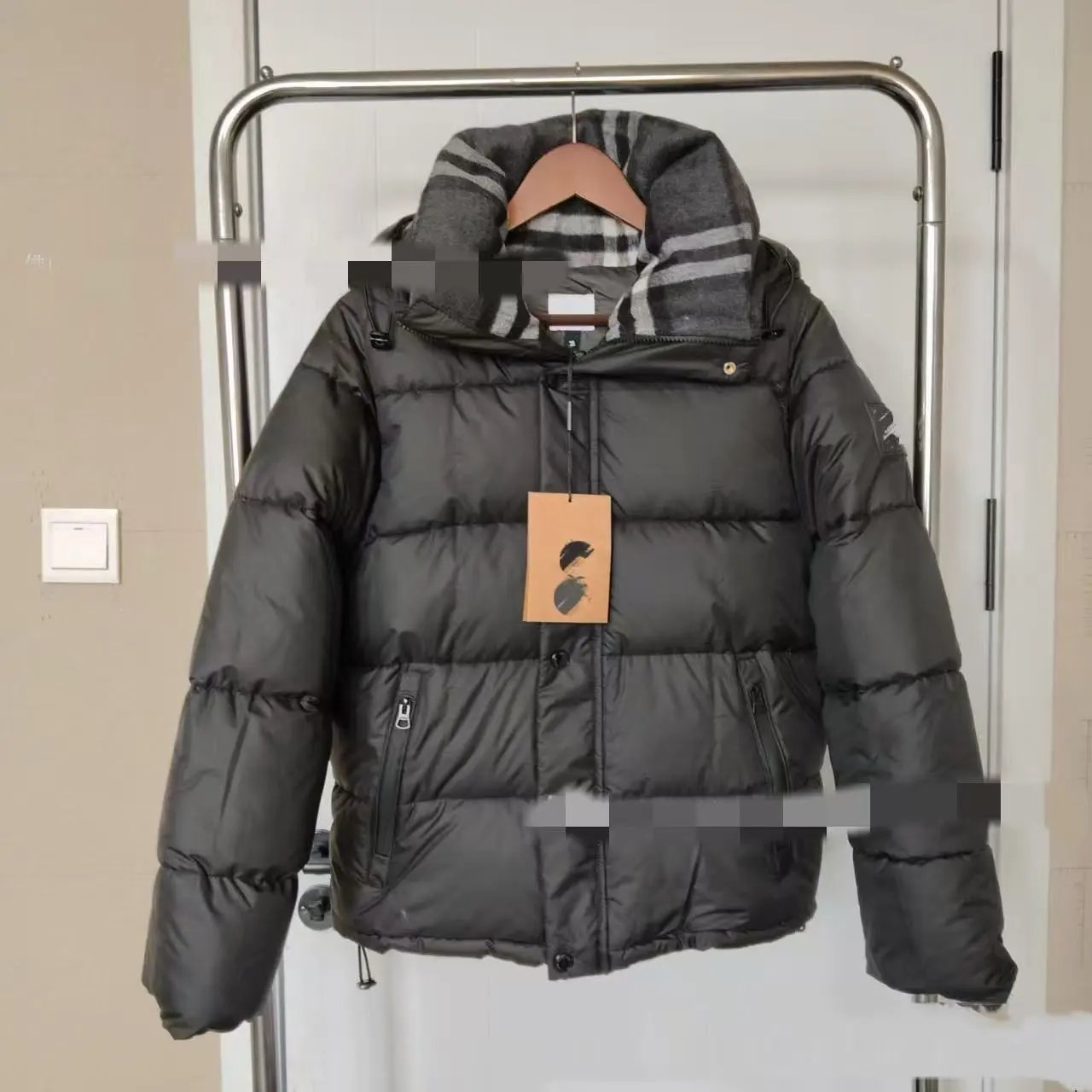 Burberry羊羔毛领黑白格