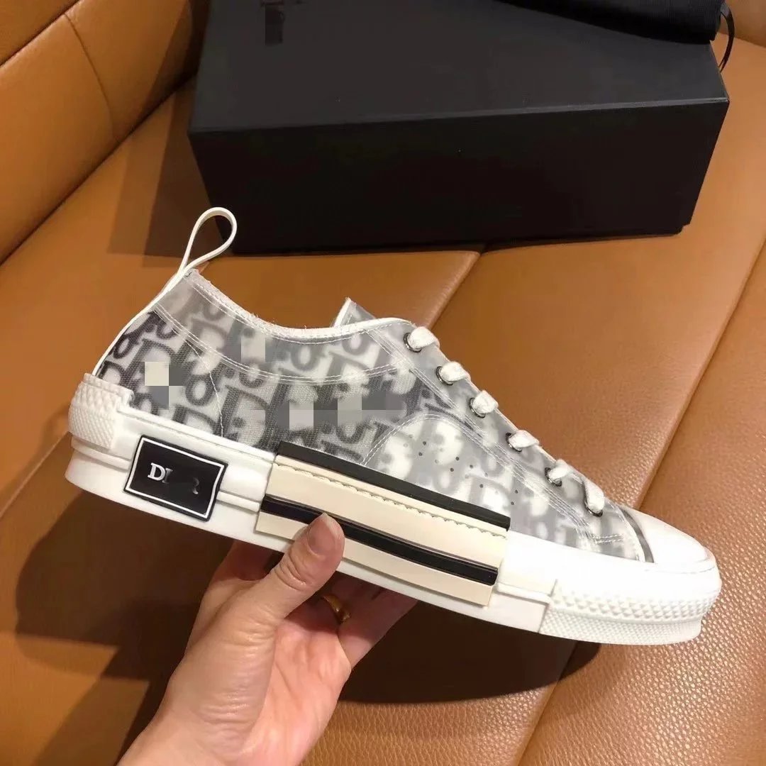 Low-top white