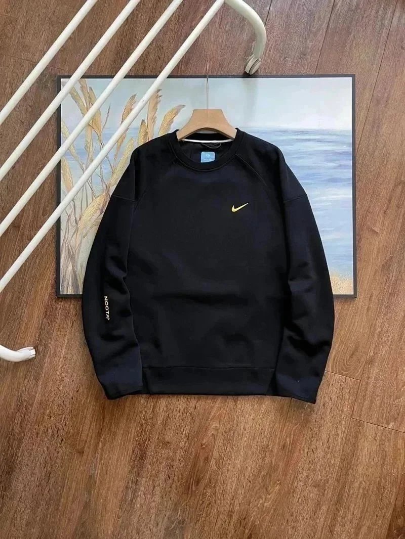 030214017 – Crew-neck sweatshirt, black 030214017 – Crew-neck sweatshirt, black