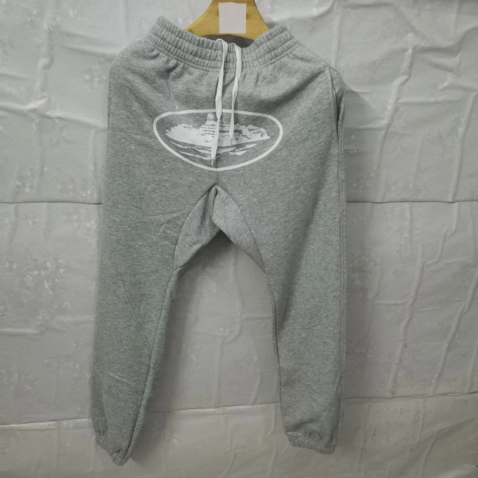 灰色白印花卫裤 灰色白印花卫裤