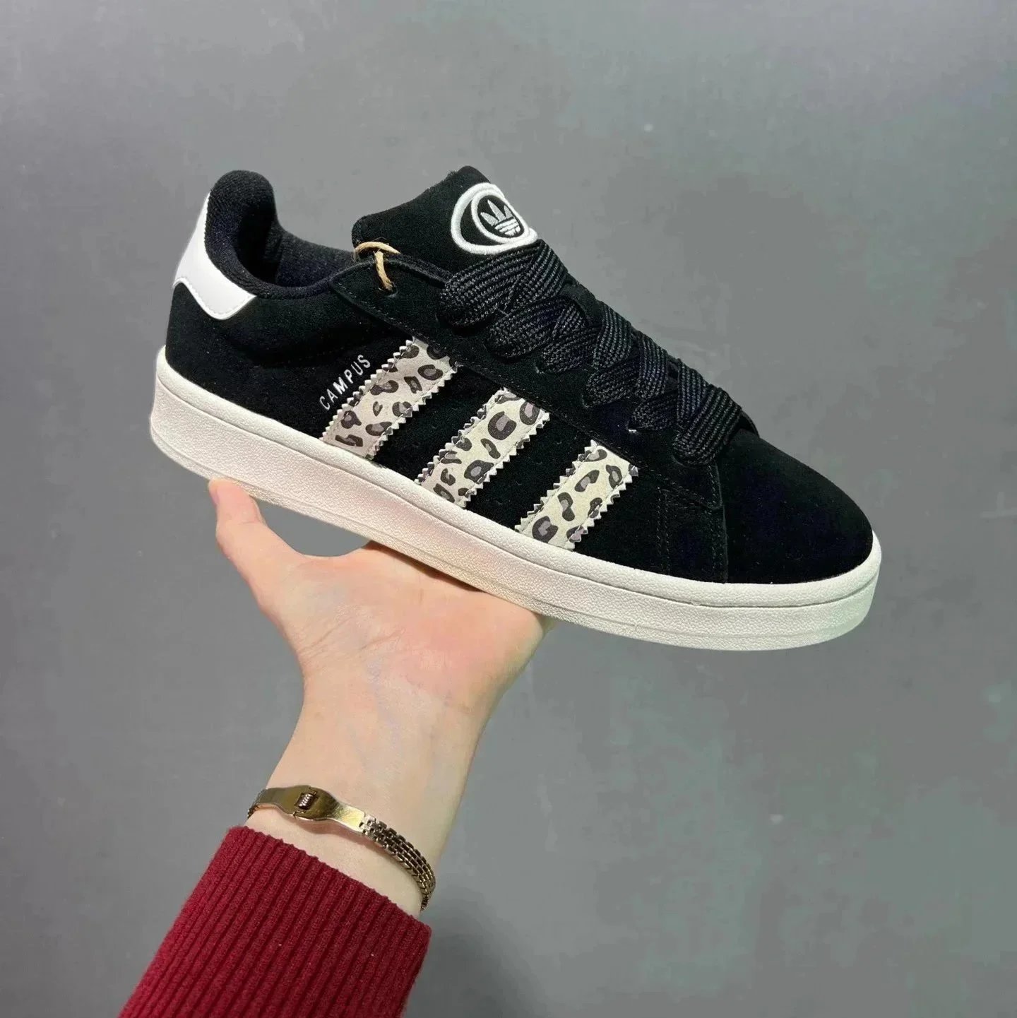 Black leopard print Black leopard print